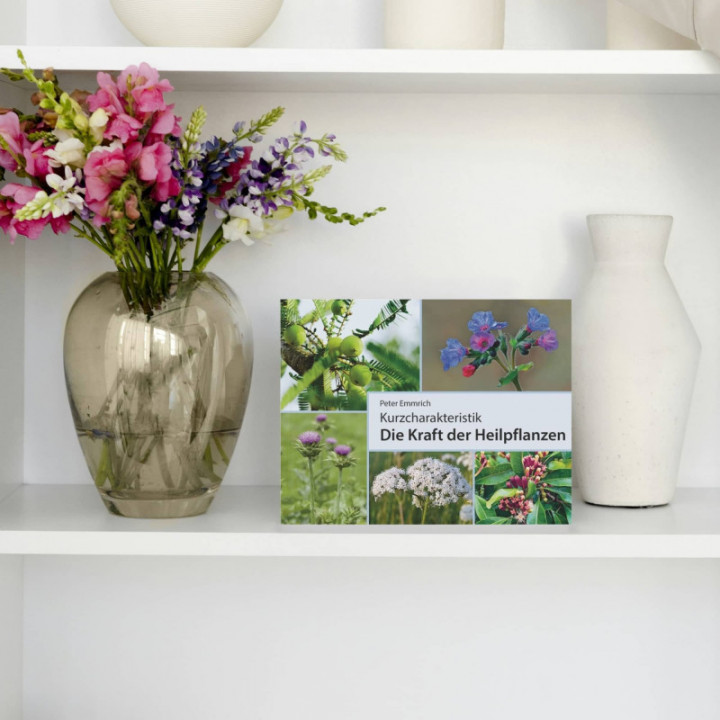 KURZCHARAKTERISTIK DIE KRAFT DER HEILPFLANZEN | Booklet vom Facharzt Peter Emmrich 2024